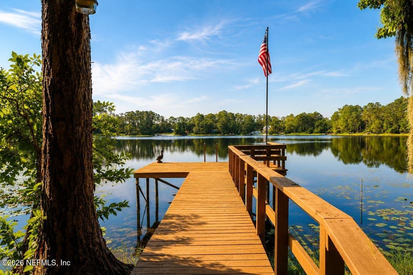 303 RILEY LAKE Drive, Hawthorne, FL 32640